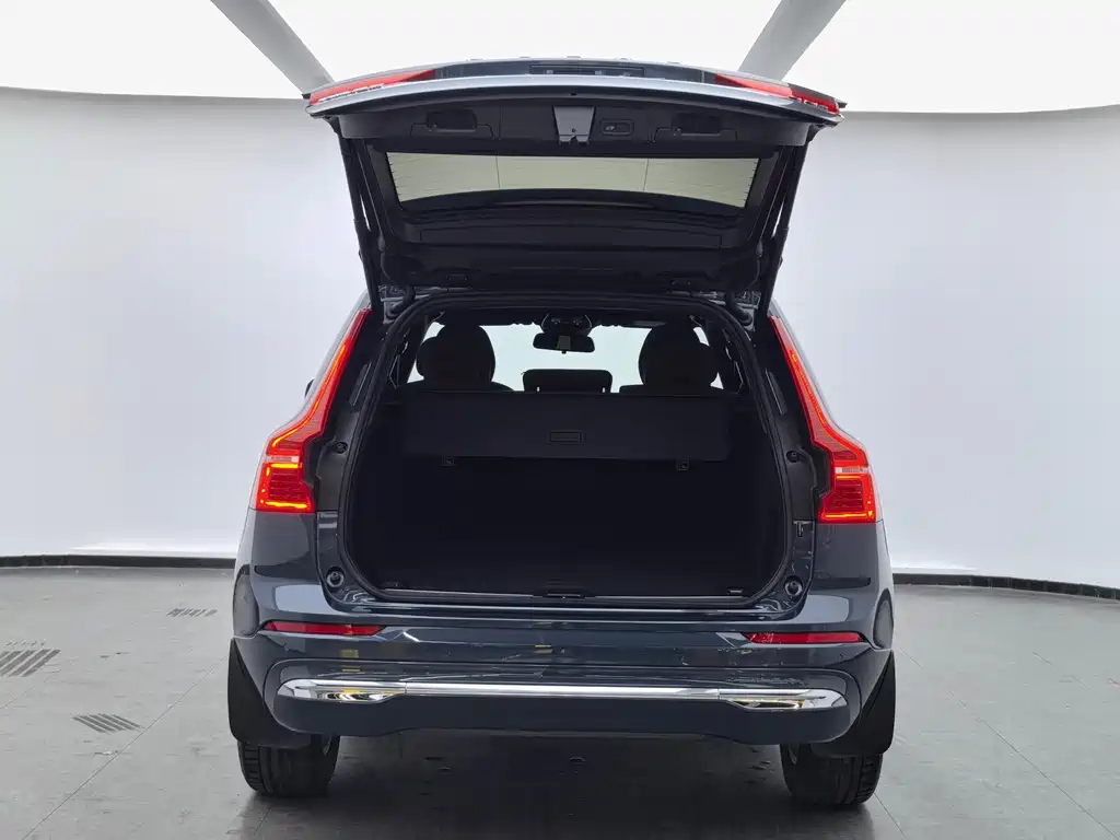 Volvo XC60 2022 — фото 12