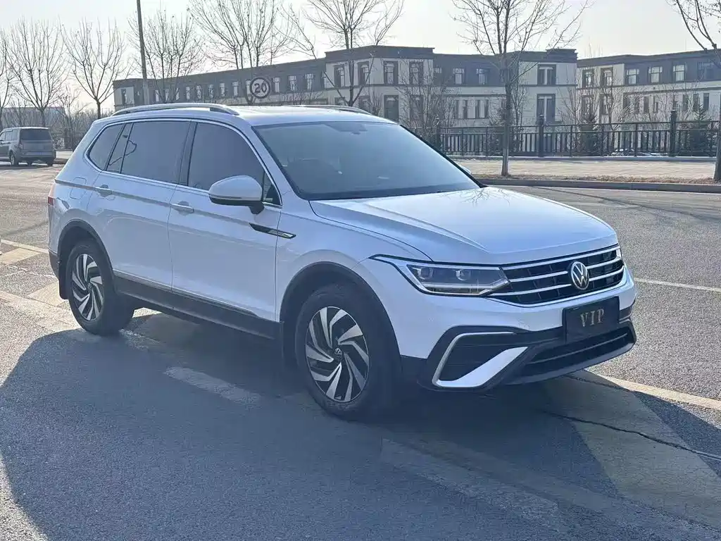 Volkswagen Tiguan L 2023 — фото 3