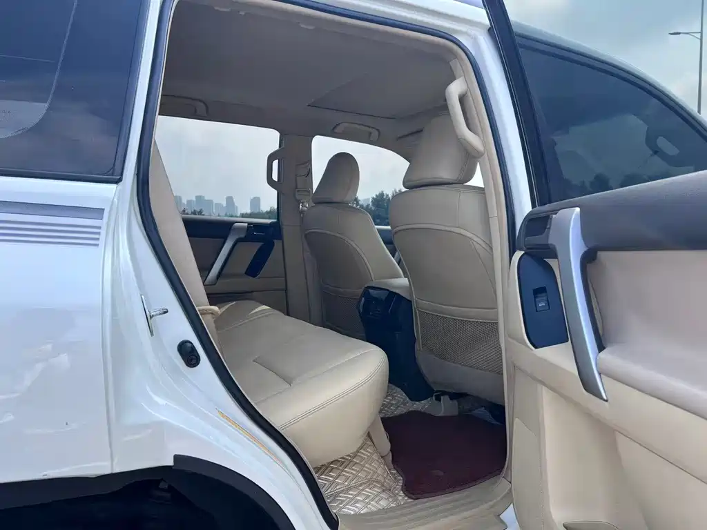 Toyota Prado 2017 — фото 11