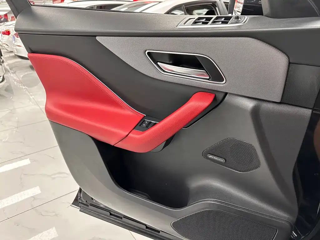 Jaguar F-PACE 2021 — фото 14