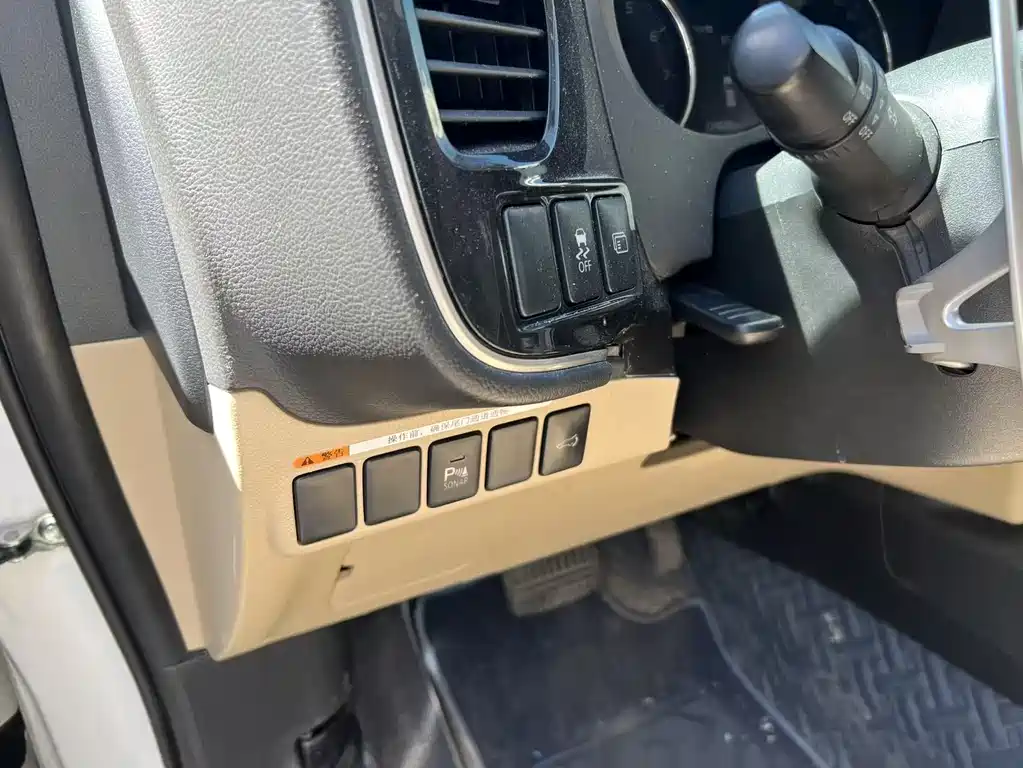 Mitsubishi Outlander 2018 — фото 14