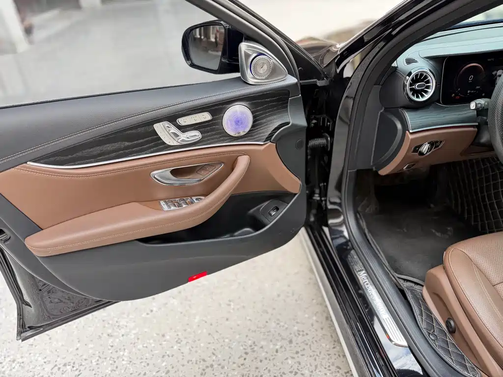 Mercedes-Benz E-Class 2023 — фото 7