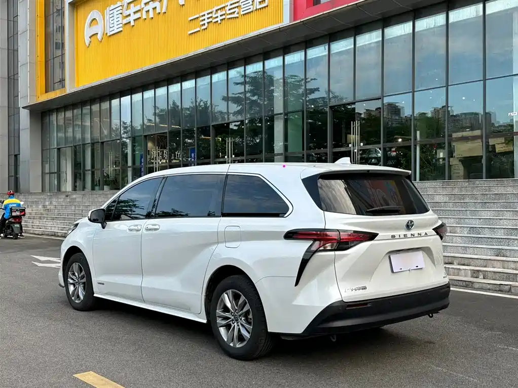 Toyota Sienna 2023 — фото 6