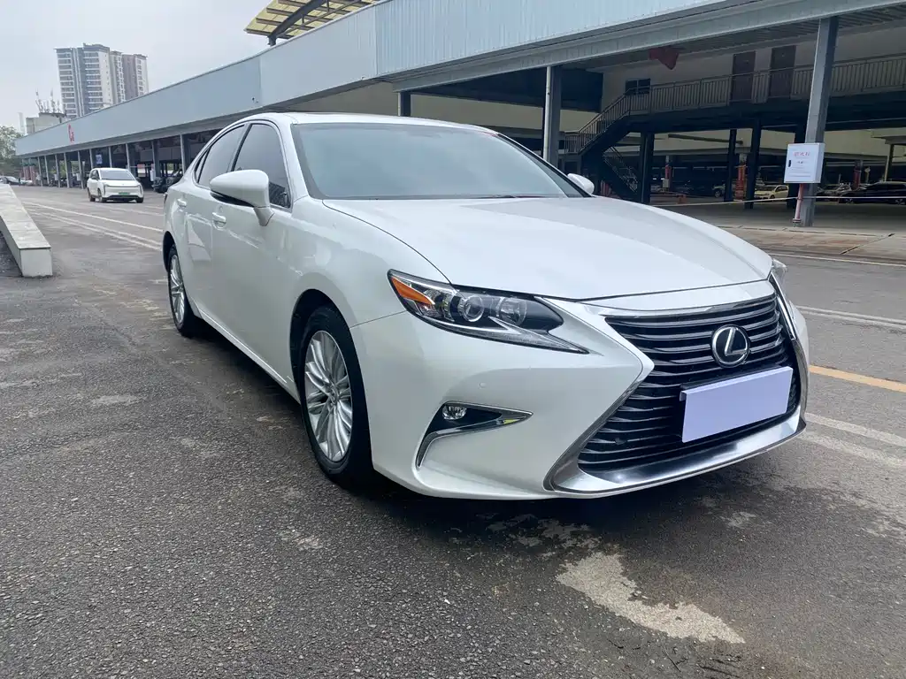 Lexus ES 2017 — фото 3