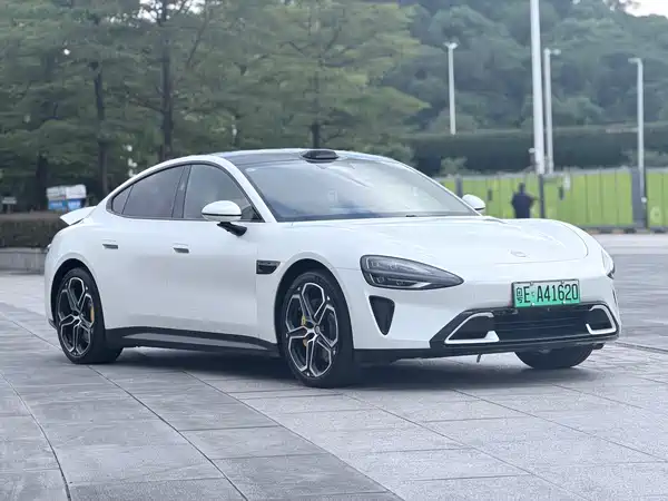Xiaomi SU7 2024