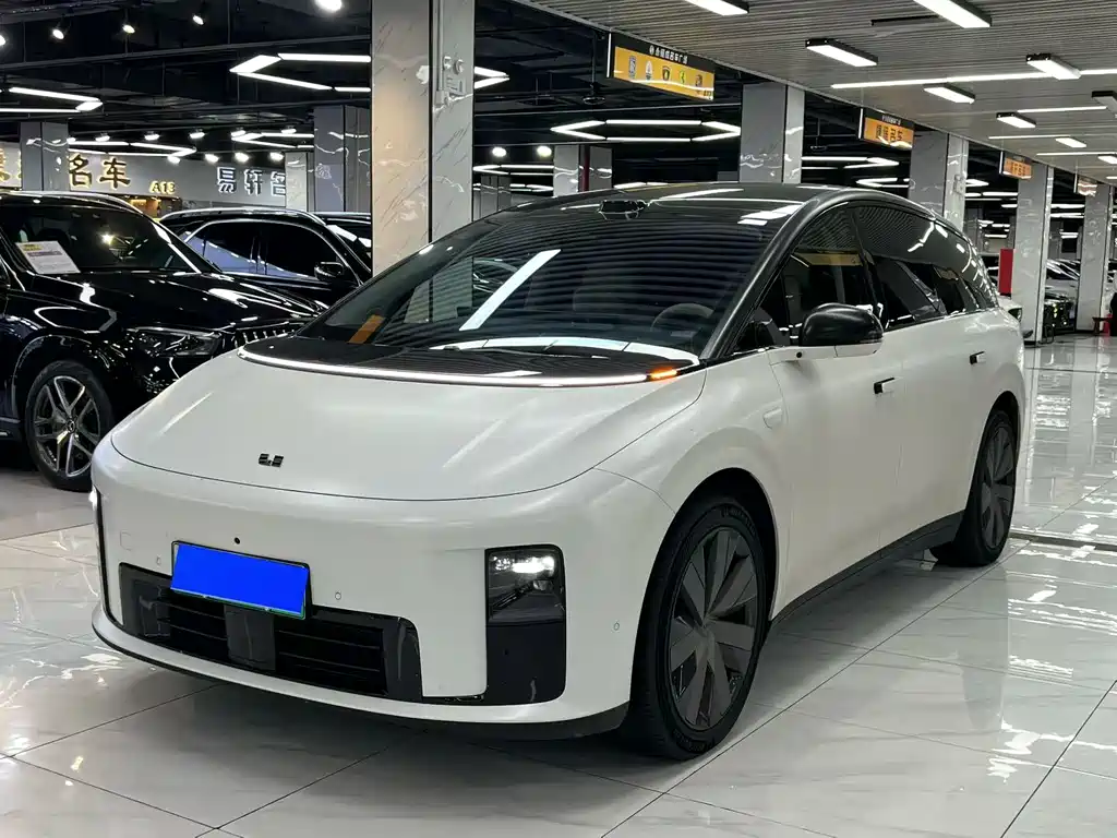 Li Auto i8 2025 — фото 1