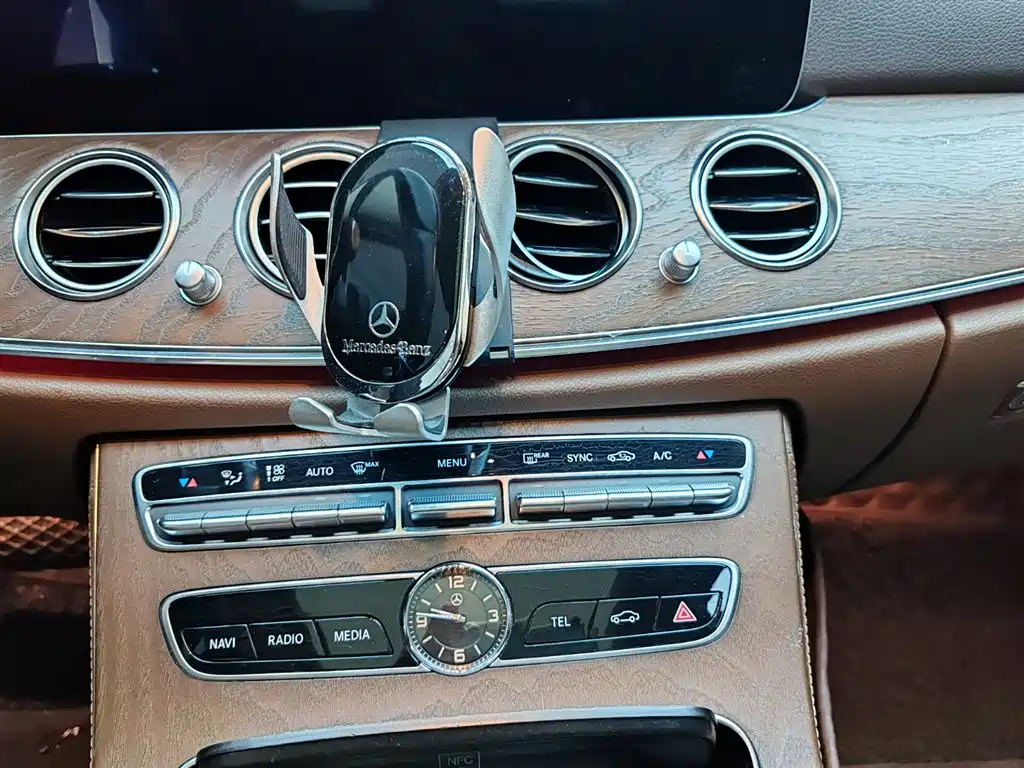 Mercedes-Benz E-Class 2020 — фото 10