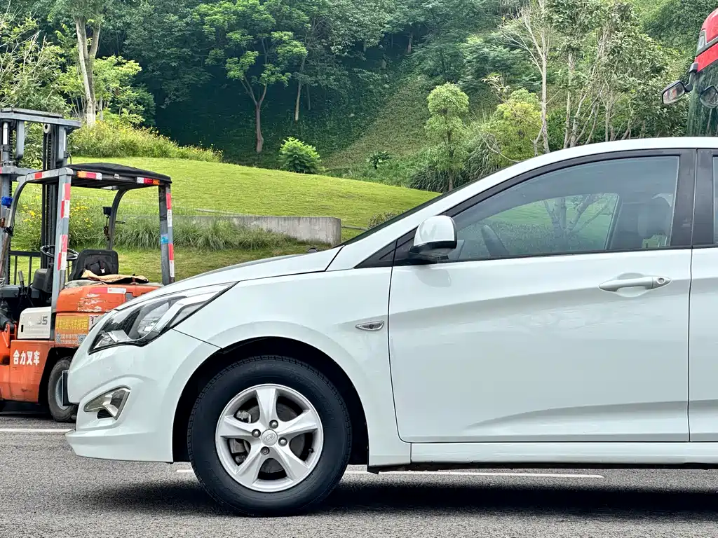 Hyundai Verna 2016 — фото 8