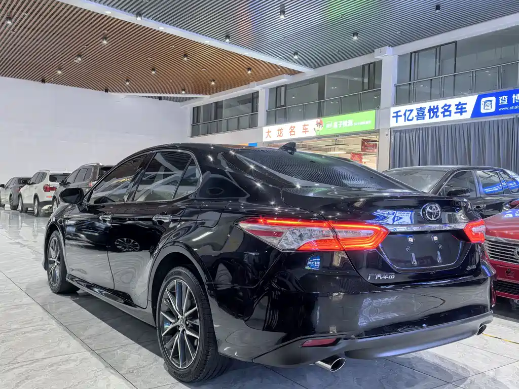 Toyota Camry 2022 — фото 8
