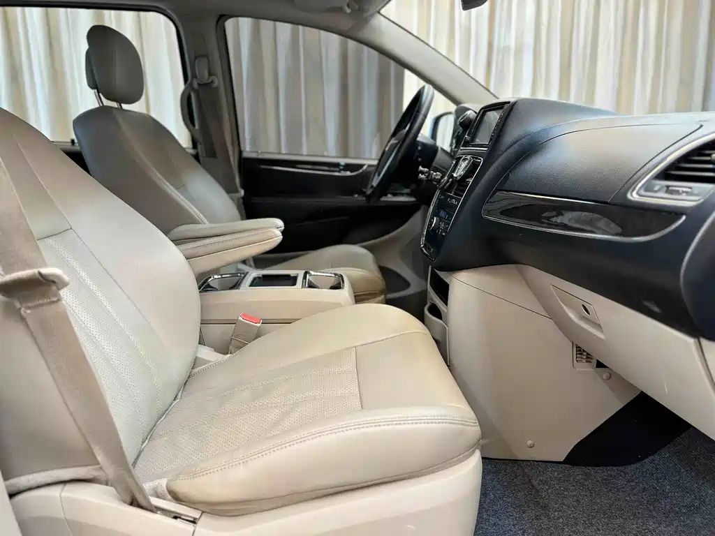 Chrysler Grand Voyager 2015 — фото 13