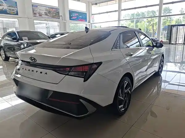 Hyundai Elantra 2023