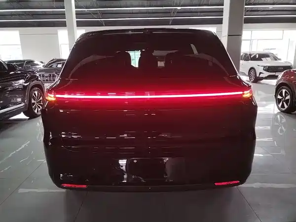 Li Auto L6 2025