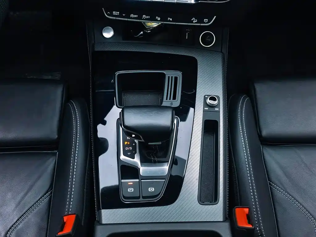 Audi Q5L 2023 — фото 17