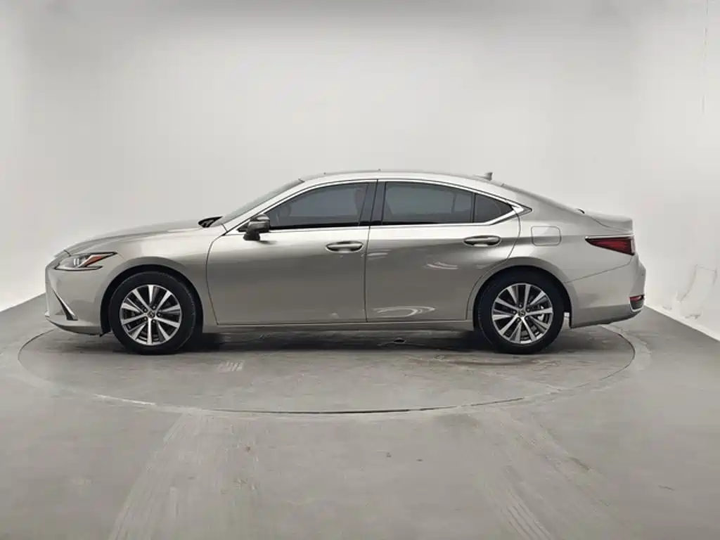 Lexus ES 2019 — фото 2