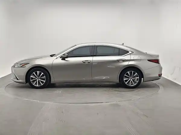 Lexus ES 2019