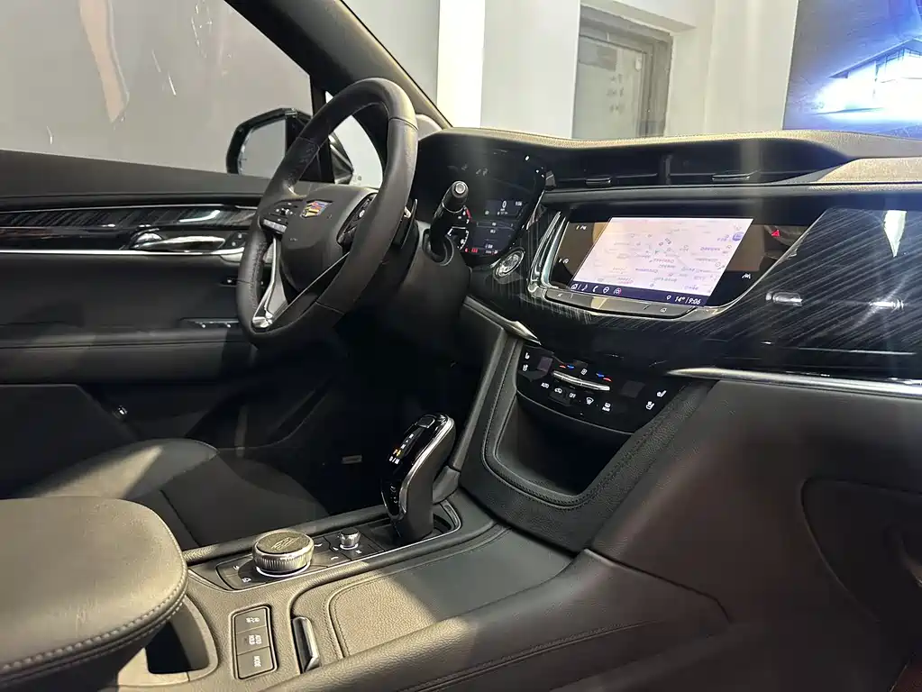 Cadillac XT6 2023 — фото 16