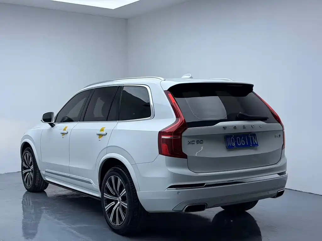 Volvo XC90 2022 — фото 8