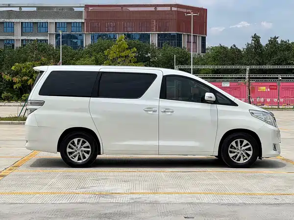 Toyota Alphard 2012