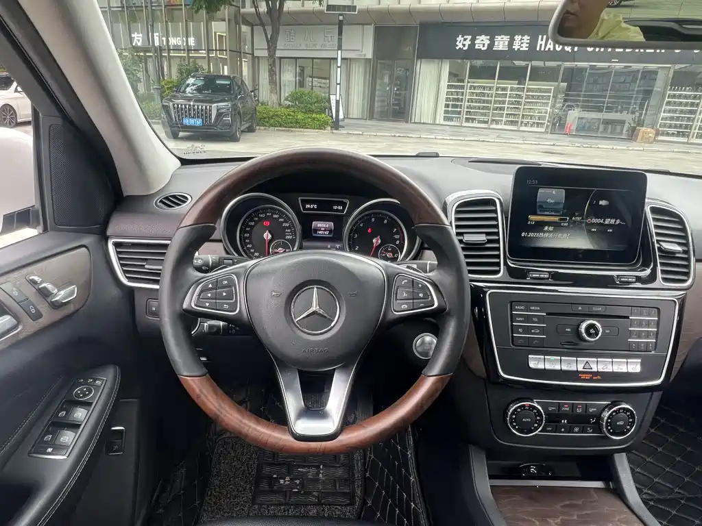 Mercedes-Benz GLE 2016 — фото 14