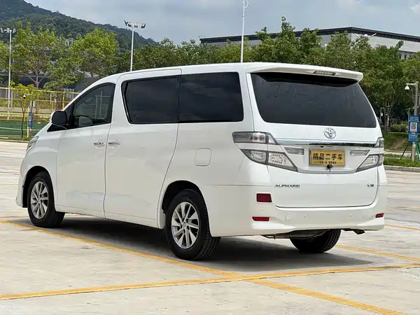 Toyota Alphard 2012