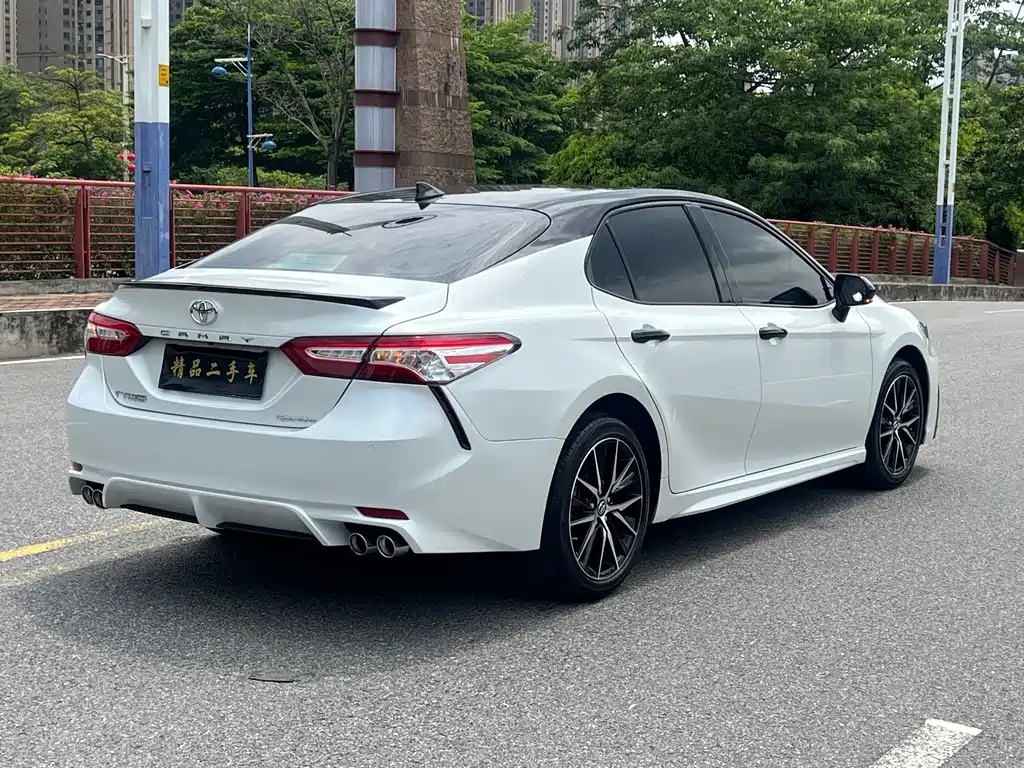 Toyota Camry 2021 — фото 6