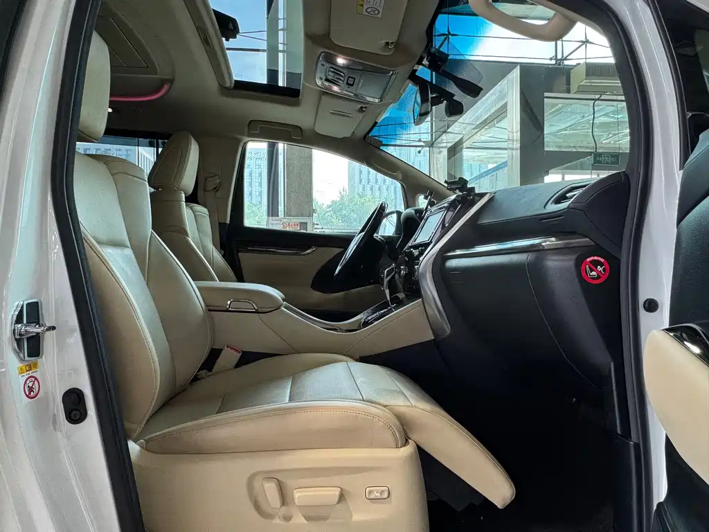 Toyota Alphard 2018 — фото 28