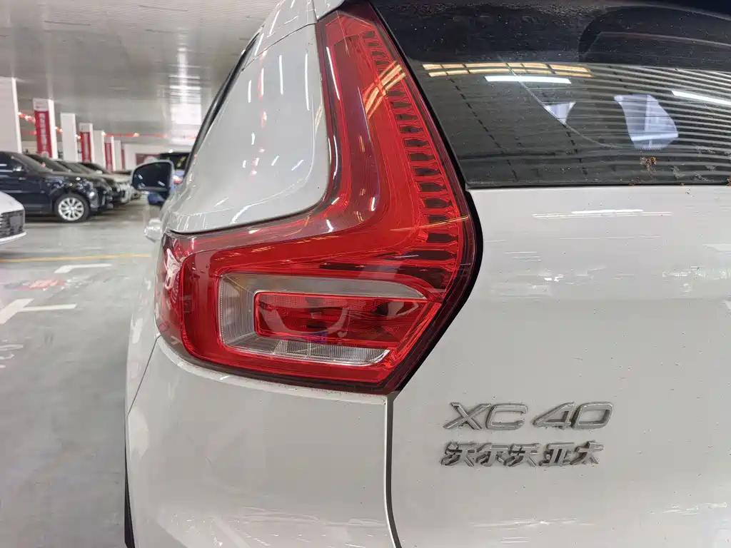 Volvo XC40 2021 — фото 12