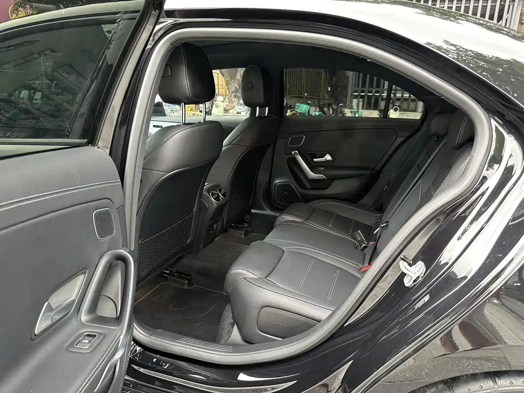 Mercedes-Benz A-Class AMG 2025 — фото 10