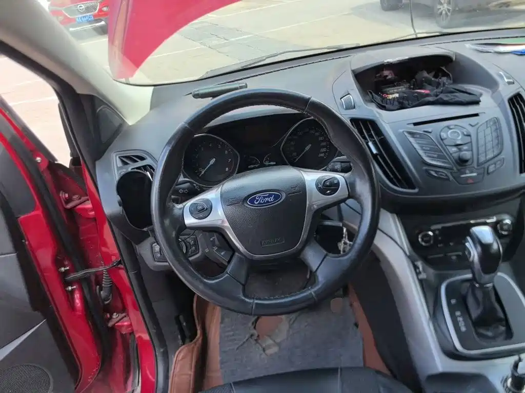 Ford Kuga 2015 — фото 11
