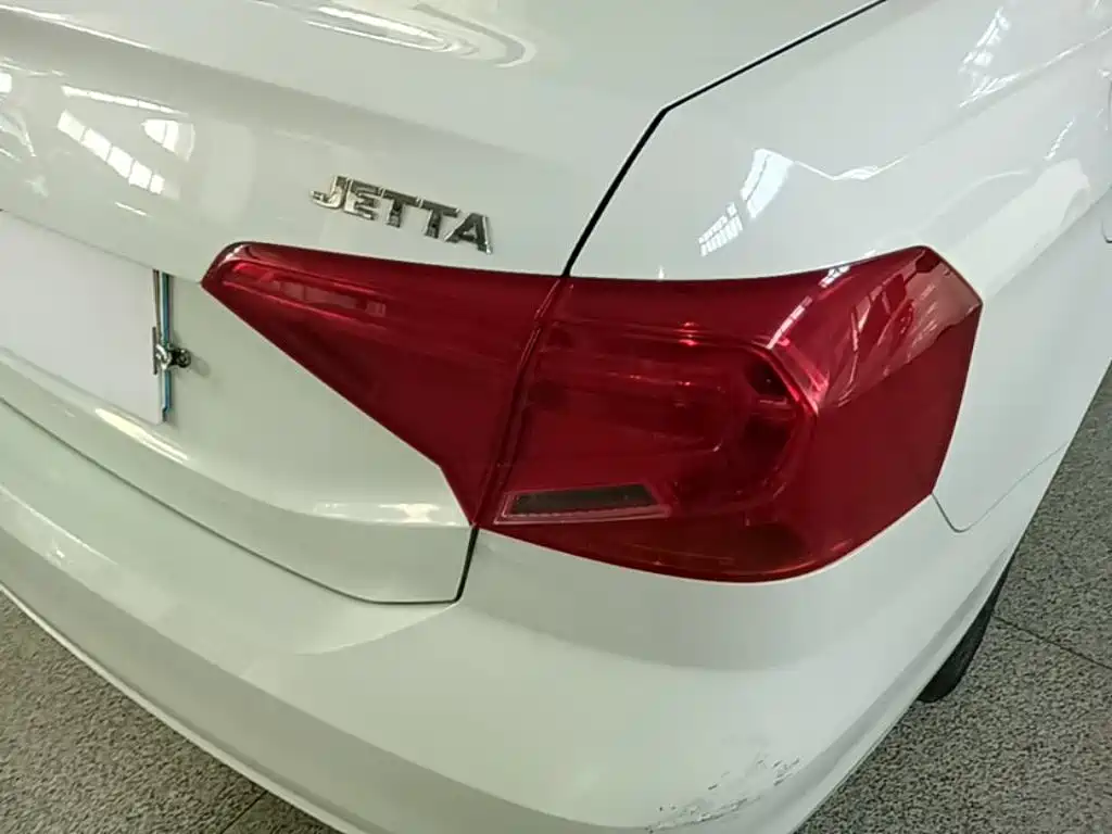 Volkswagen Jetta 2018 — фото 8