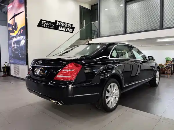 Mercedes-Benz S-Class 2012