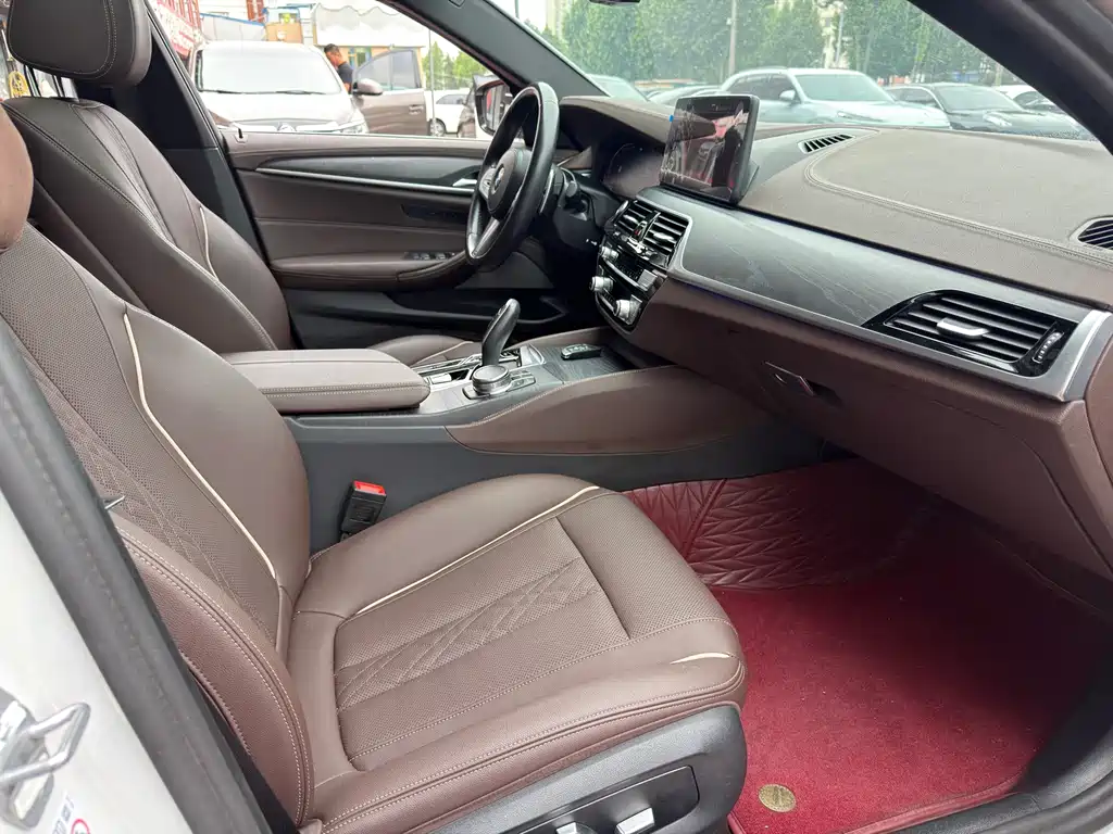 BMW 5 Series 2023 — фото 14