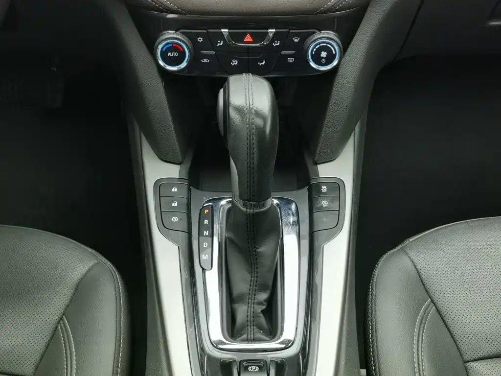 Chevrolet Malibu 2017 — фото 13