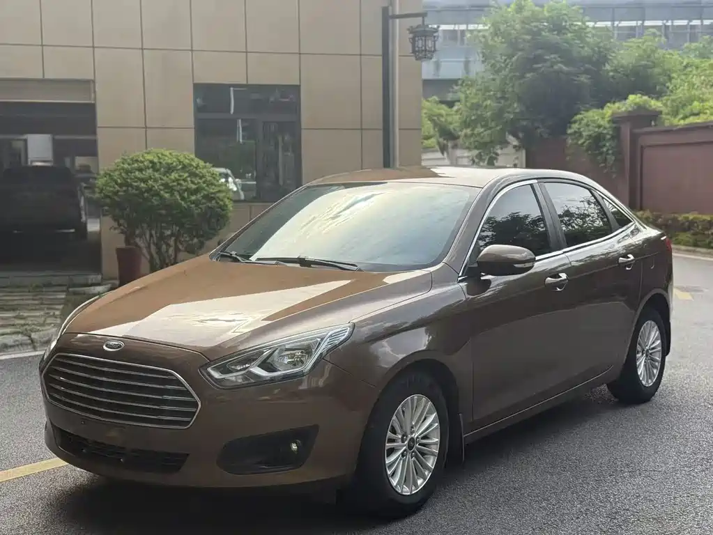 Ford Escort 2015 — фото 1