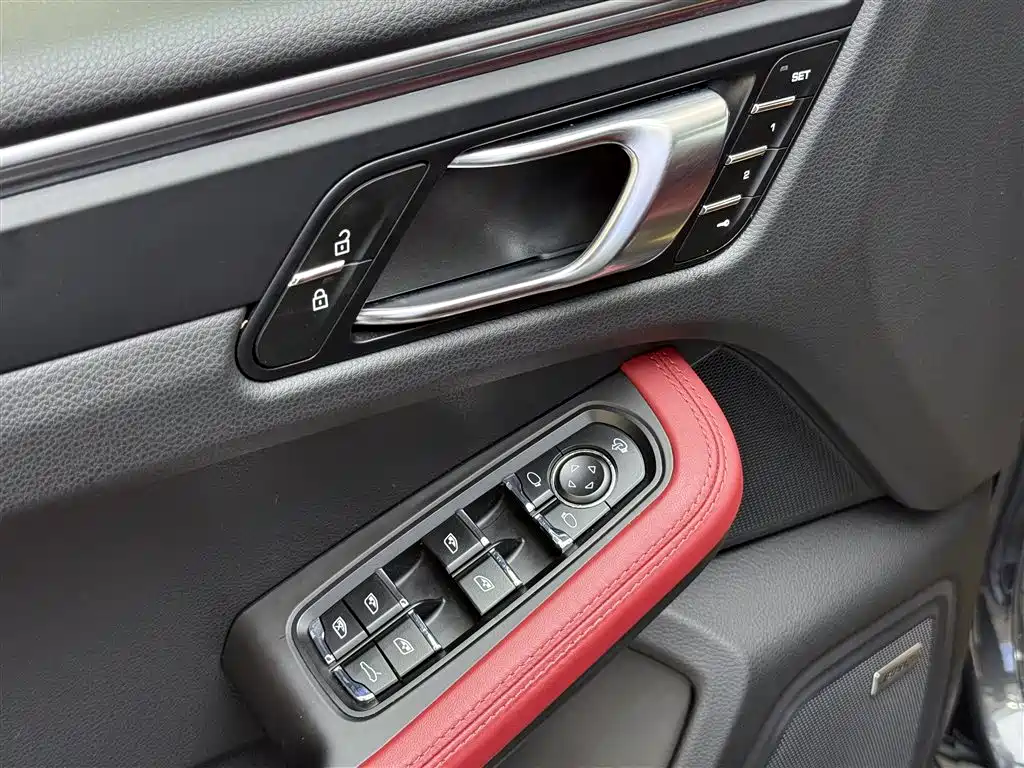 Porsche Macan 2024 — фото 17