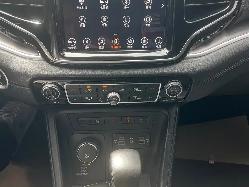 Jeep Grand Commander 2018 — фото 15