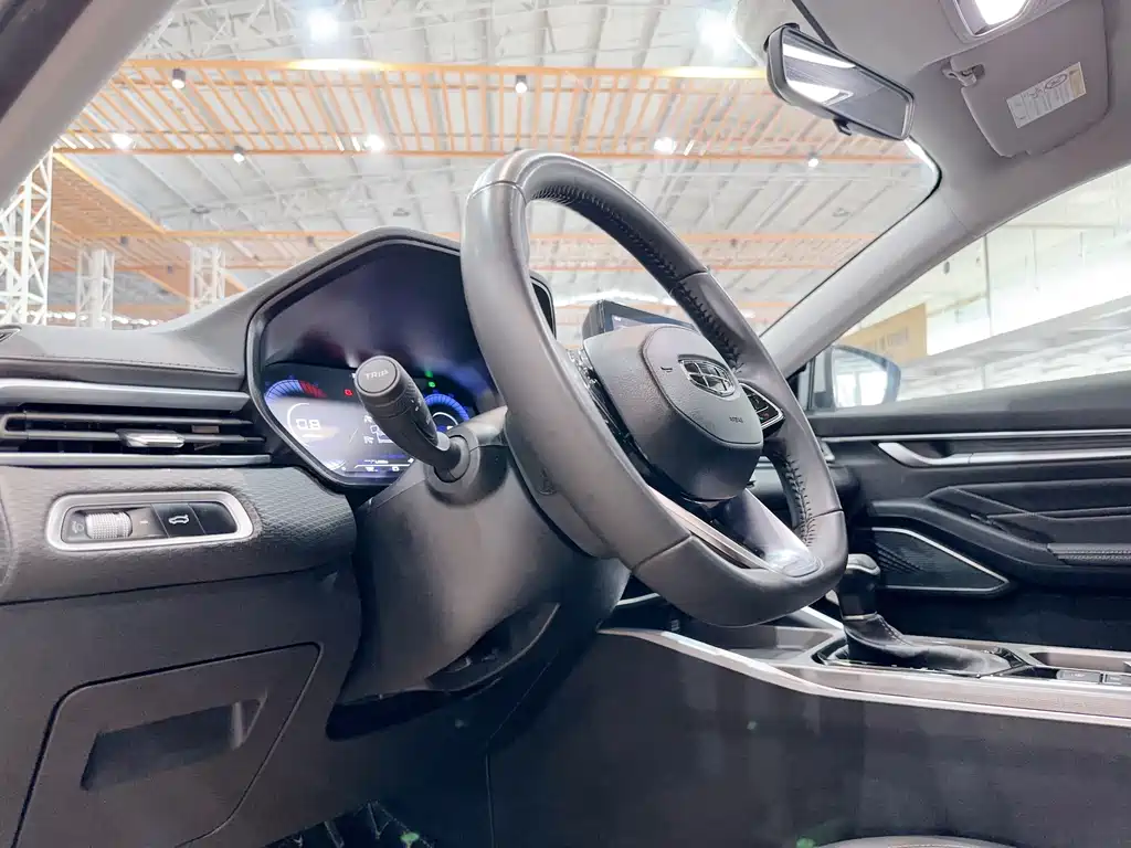 Geely Emgrand 2022