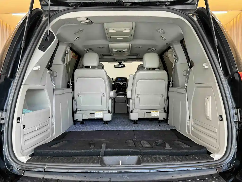 Chrysler Grand Voyager 2015 — фото 21