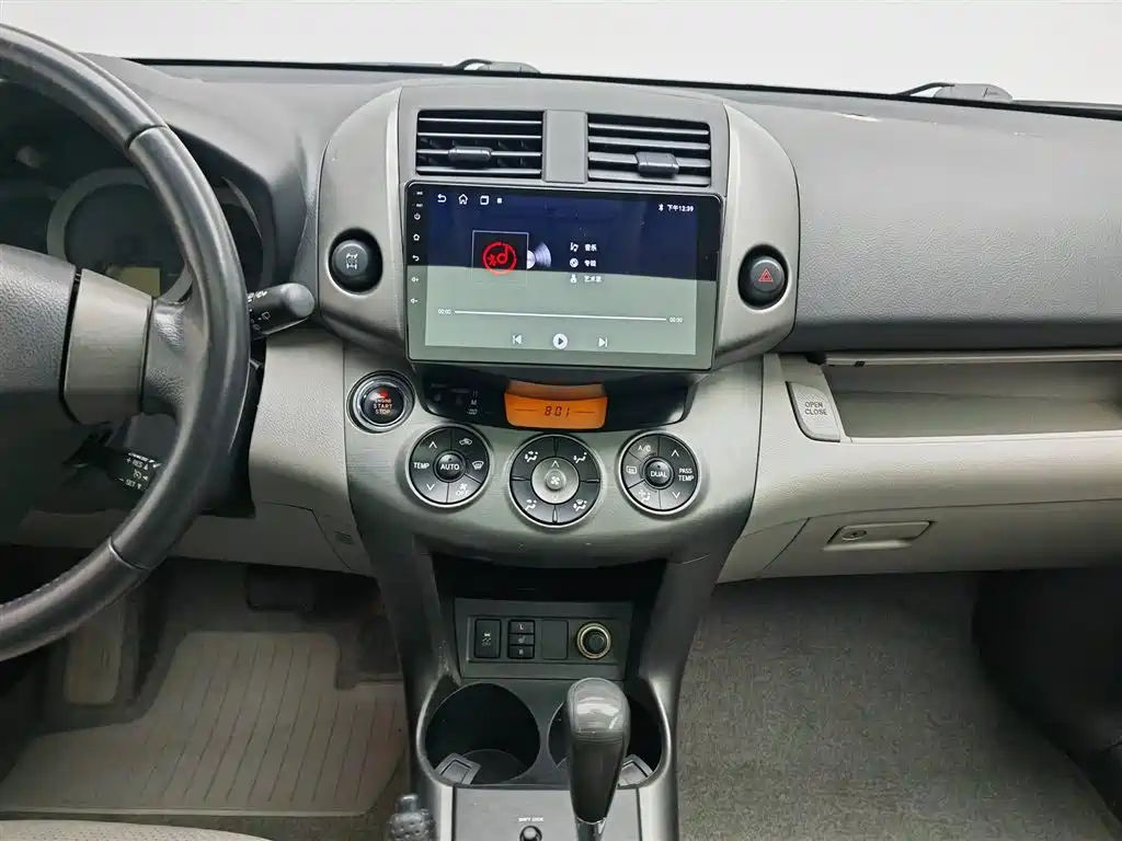 Toyota RAV4 2011 — фото 12