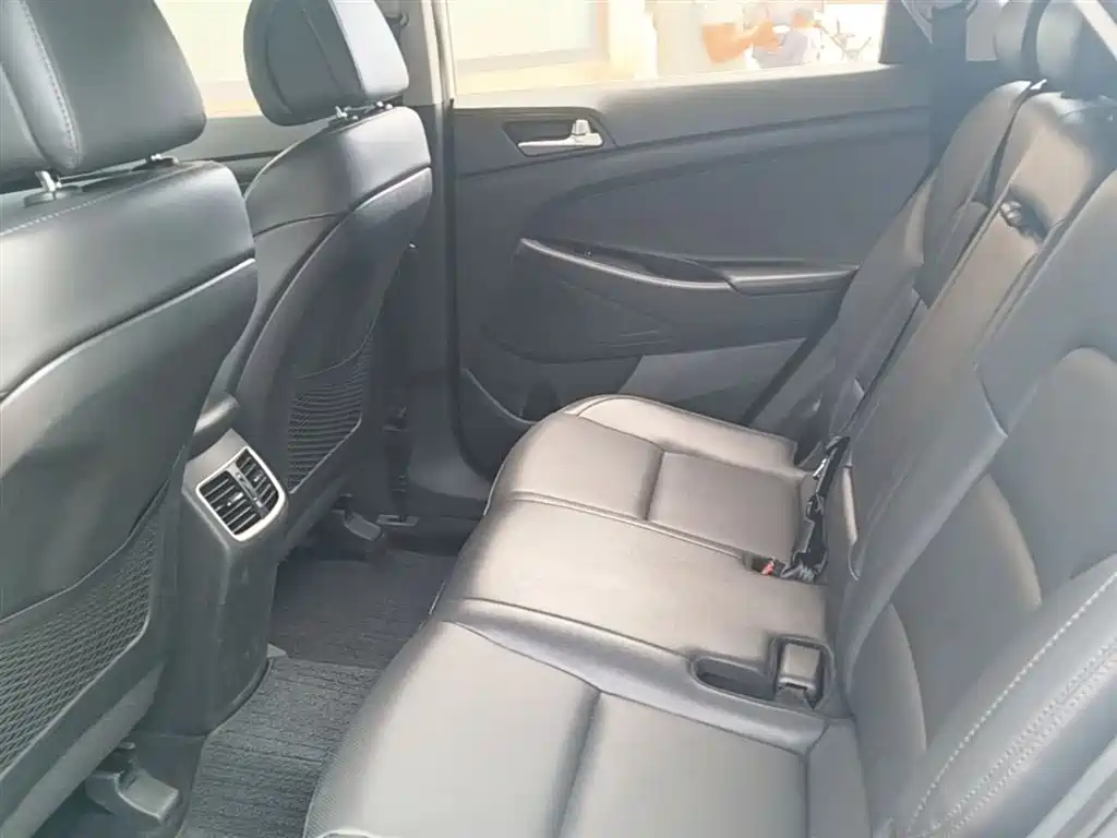 Hyundai Tucson 2017 — фото 17