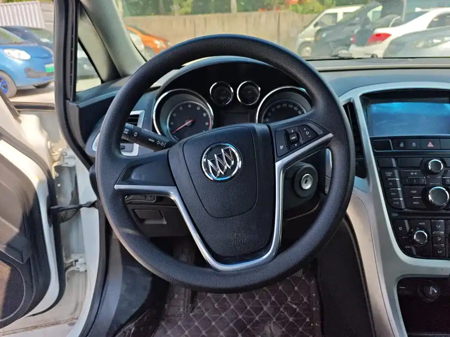 Buick Excelle 2014 — фото 15