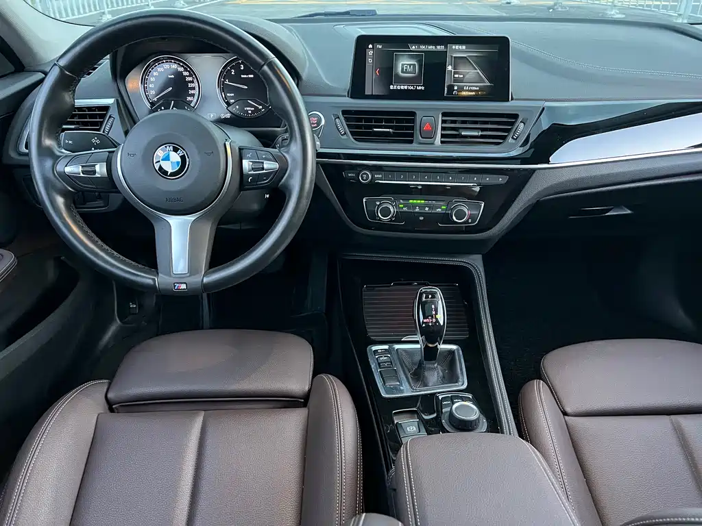 BMW 1 Series 2020 — фото 9