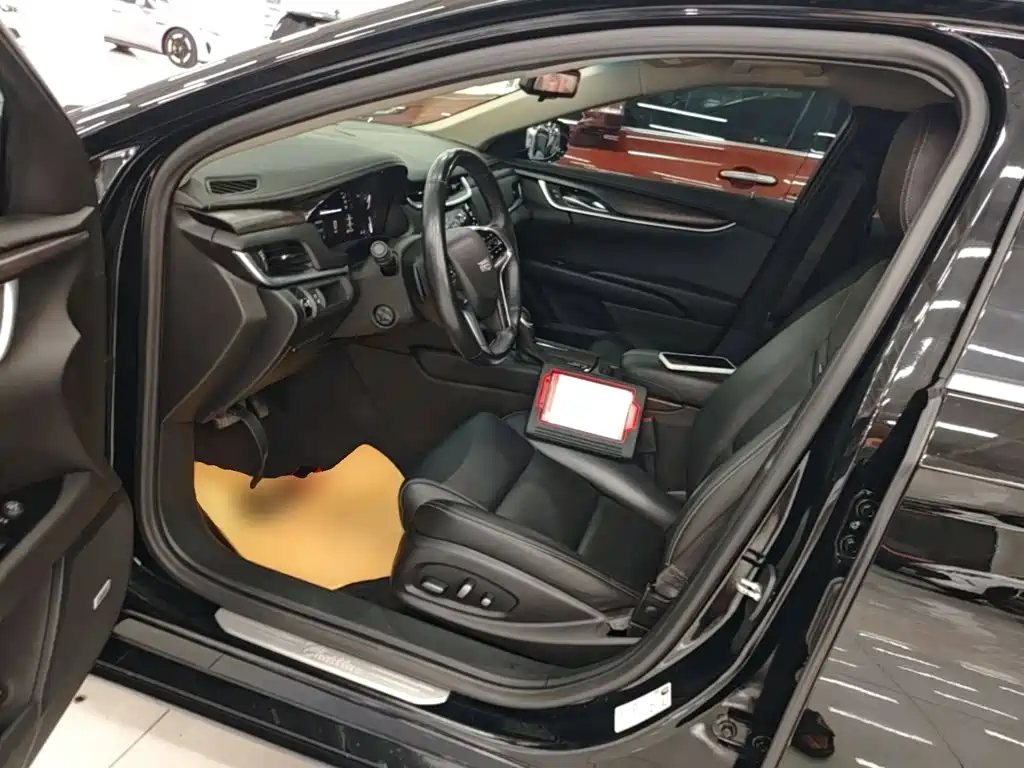 Cadillac XTS 2018 — фото 15