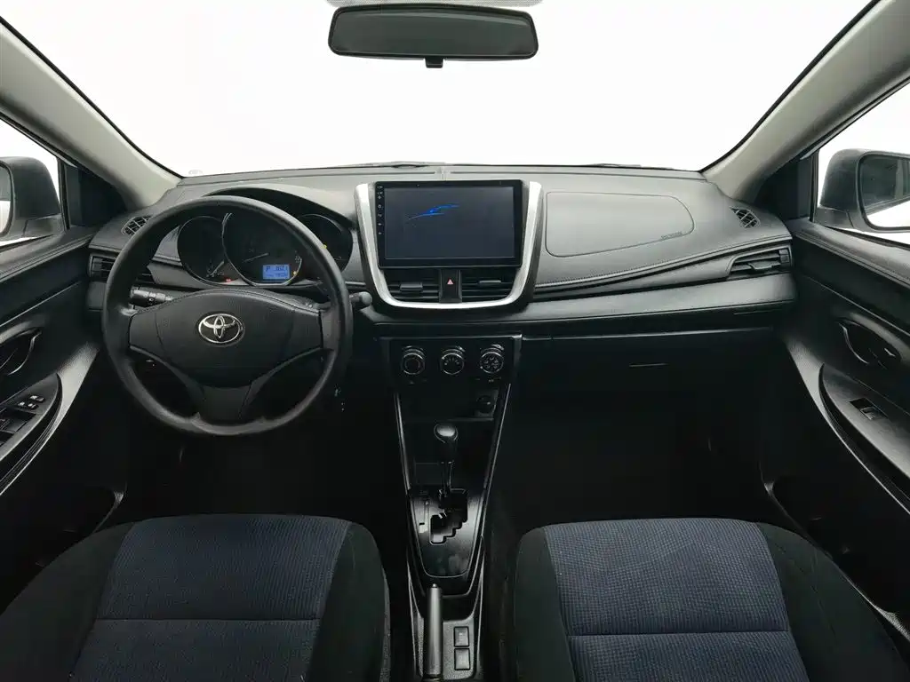 Toyota Yaris L 2019 — фото 24