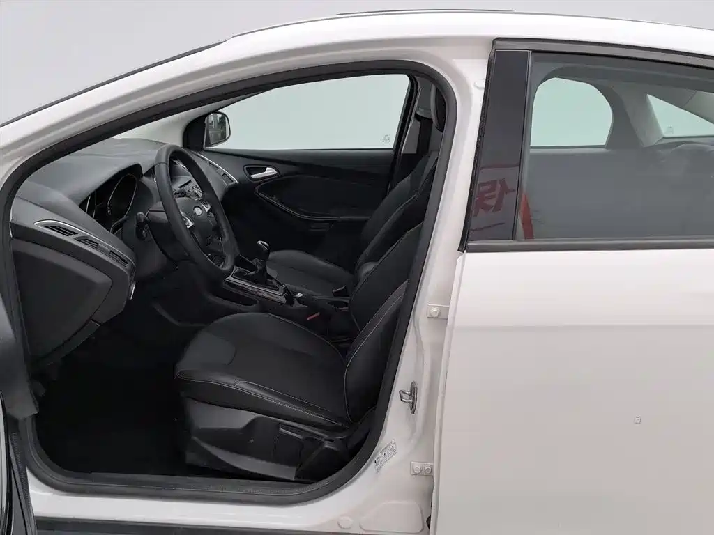 Ford Focus 2015 — фото 10