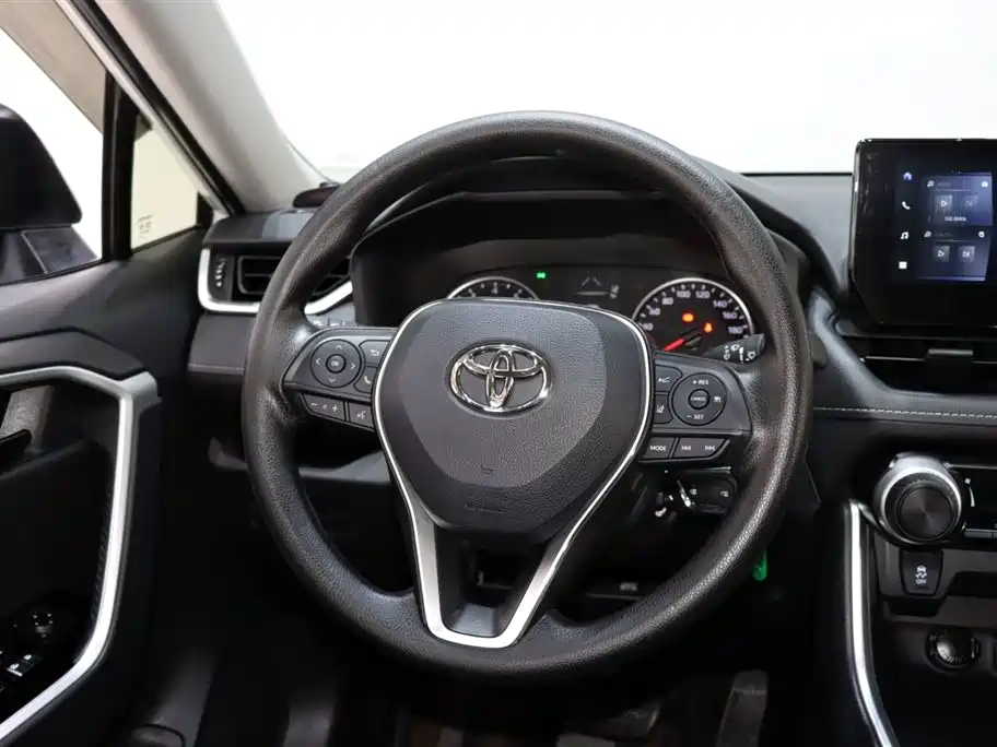 Toyota RAV4 2025 — фото 13
