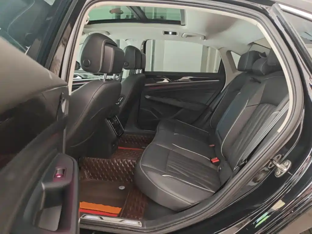 Volkswagen Passat 2023 — фото 17