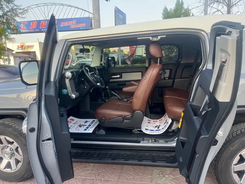 Toyota FJ Cruiser 2019 — фото 4
