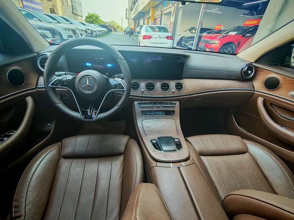 Mercedes-Benz E-Class 2022 — фото 6