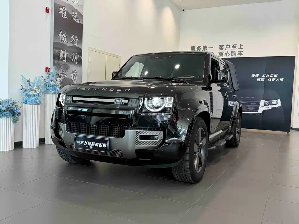 Land Rover Defender 2024 — фото 1